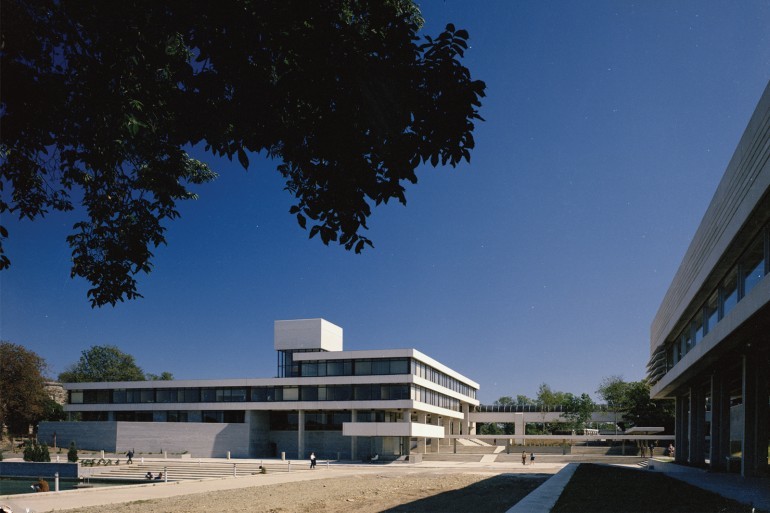 Photo of A. Wejchert designed Administration bldg on the UCD campus